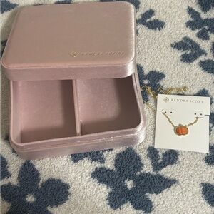 Kendra Scott necklace